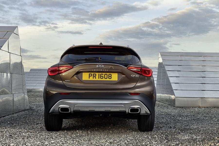  Infiniti QX30 2.0t AWD 2016 года  (фото 24 из 30)